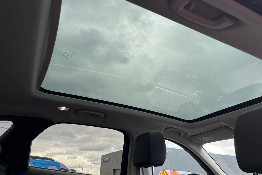 Jaguar F-PACE Photo autoimg-9d765e773efaa0070aa68e0f16ffccc46a55a731.jpg