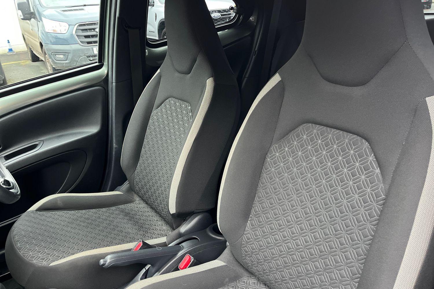 Toyota AYGO X Photo 18