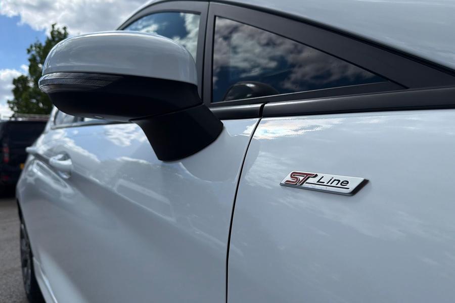 Ford FIESTA Photo autoimg-9d790bfbf494ab7abf2433e78d2534c58c77675e.jpg