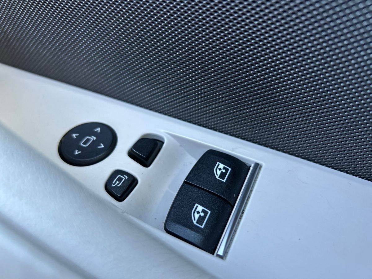 BMW 8 Series Photo 27