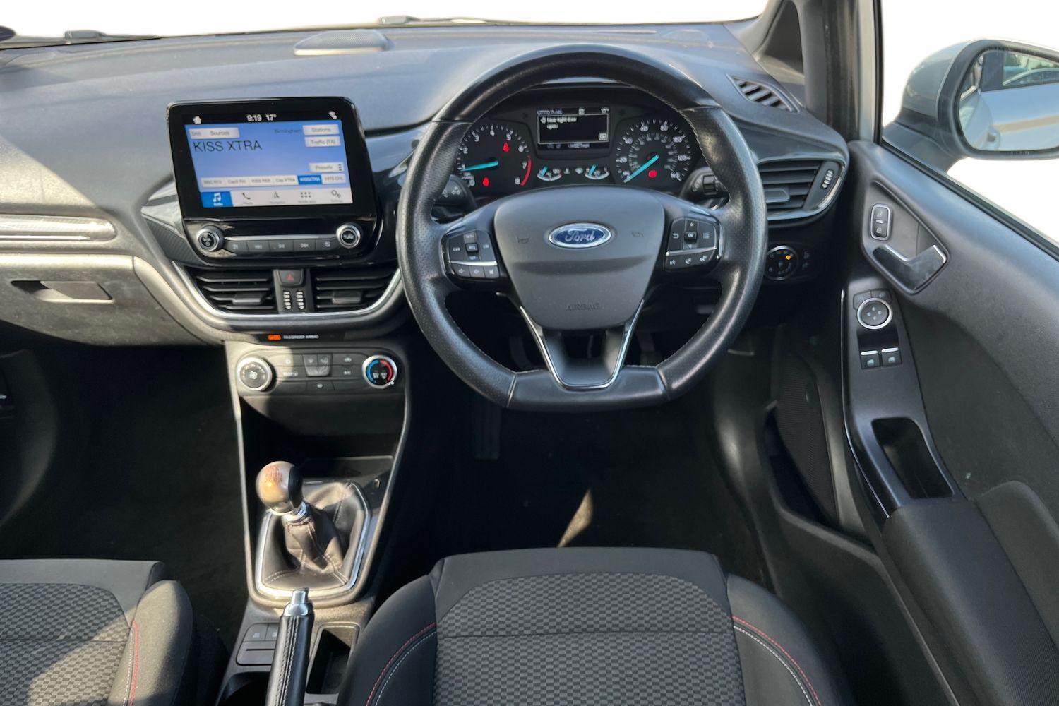 Ford FIESTA Photo 10