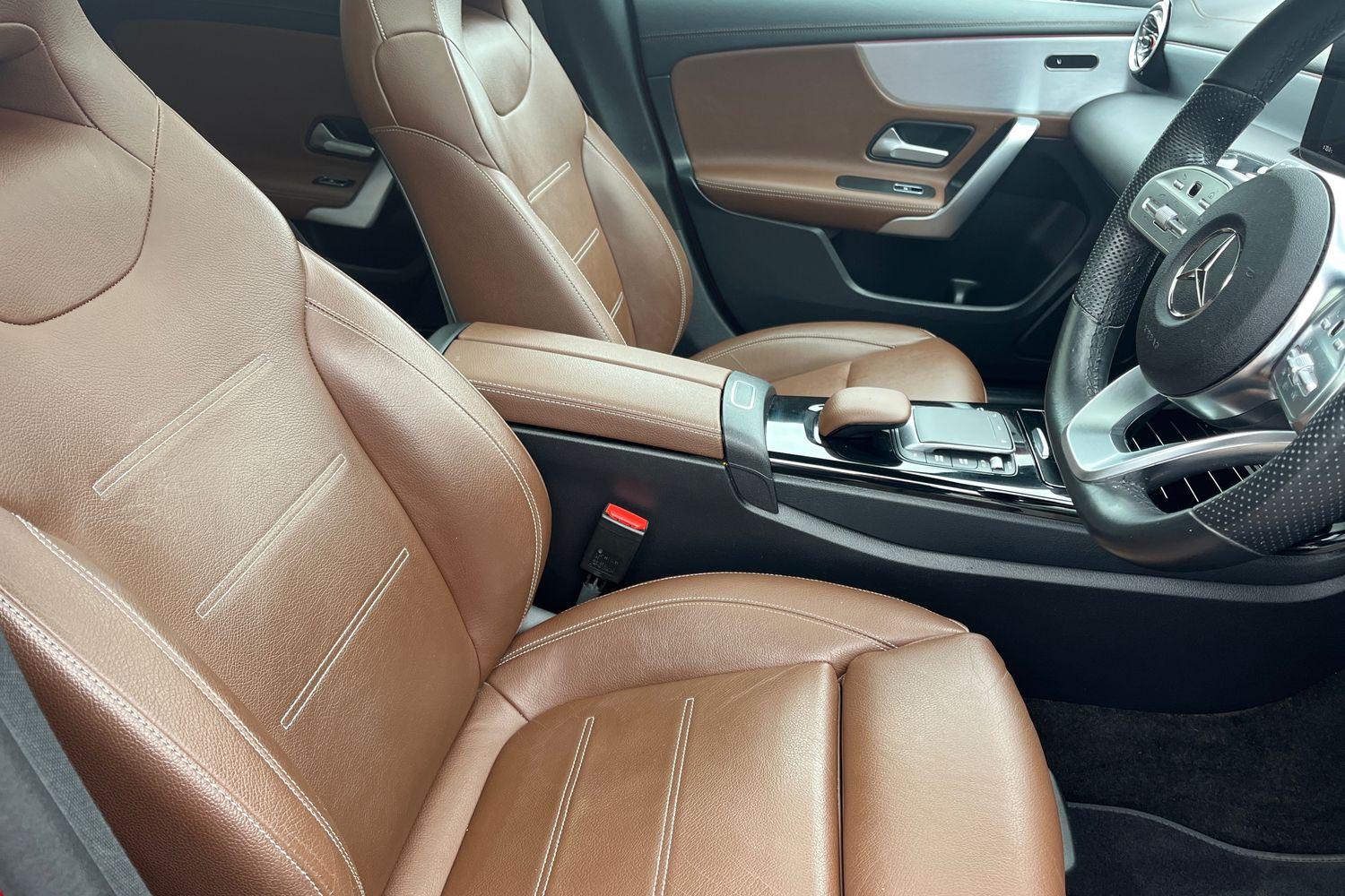 Mercedes-Benz CLA Photo 16