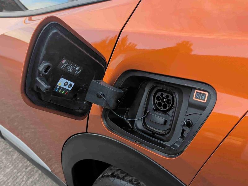 Used Peugeot E-2008 YD22ORO 31