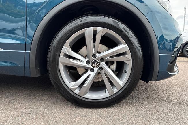 VOLKSWAGEN Tiguan Photo 5