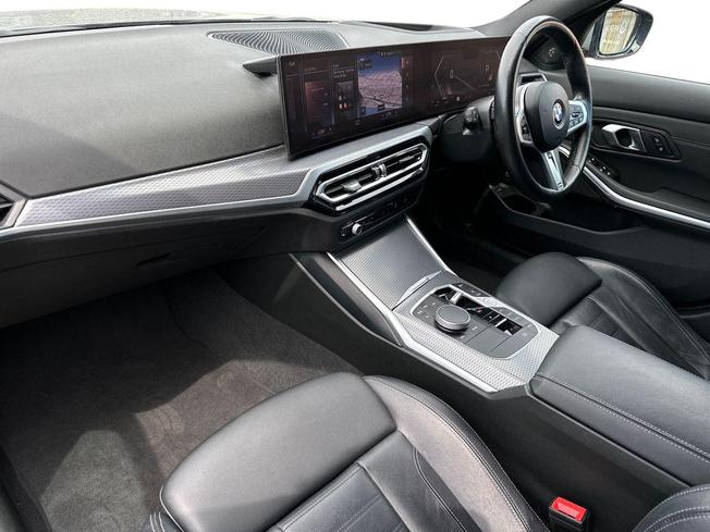 BMW 3 Series Photo 2