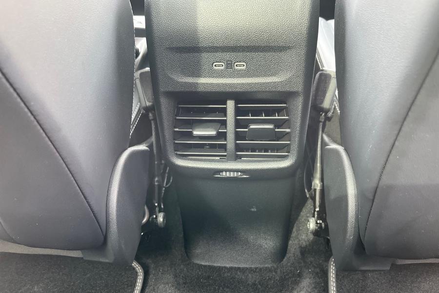 Ford Explorer Photo autoimg-9d8f19a0b9c04ac2da2c06a10ec3f622c4cd40a6.jpg