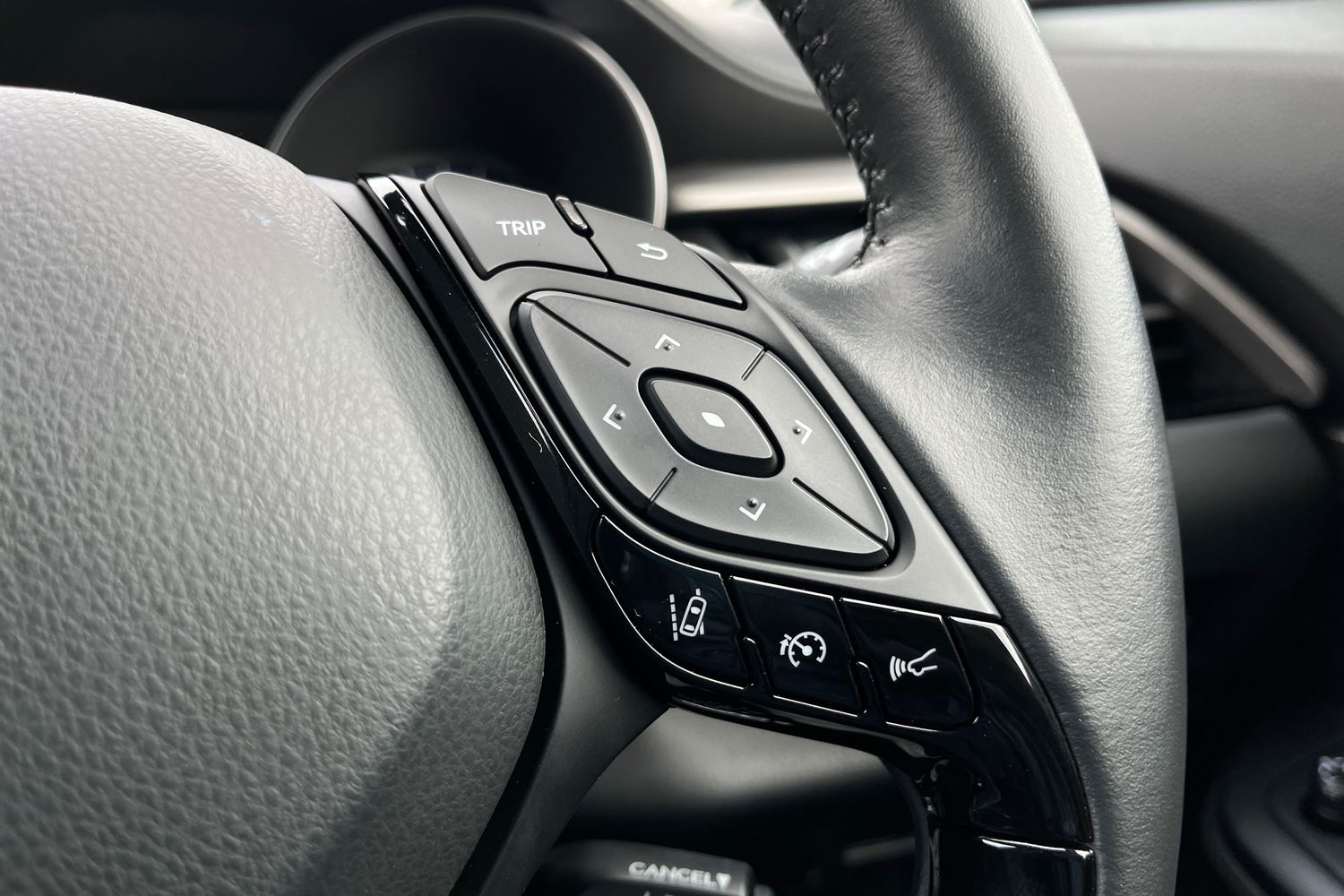 Toyota C-HR Photo 32