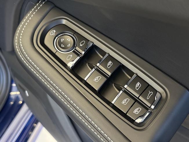 PORSCHE Macan Photo 36