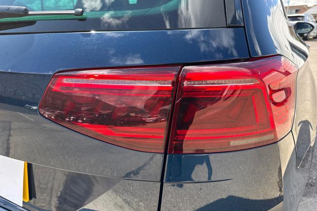 VOLKSWAGEN Passat Photo 18