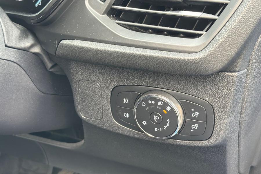 Ford FOCUS Photo autoimg-9d9a1231c1a46e1d97f1ba28403cef7fbaba20d2.jpg