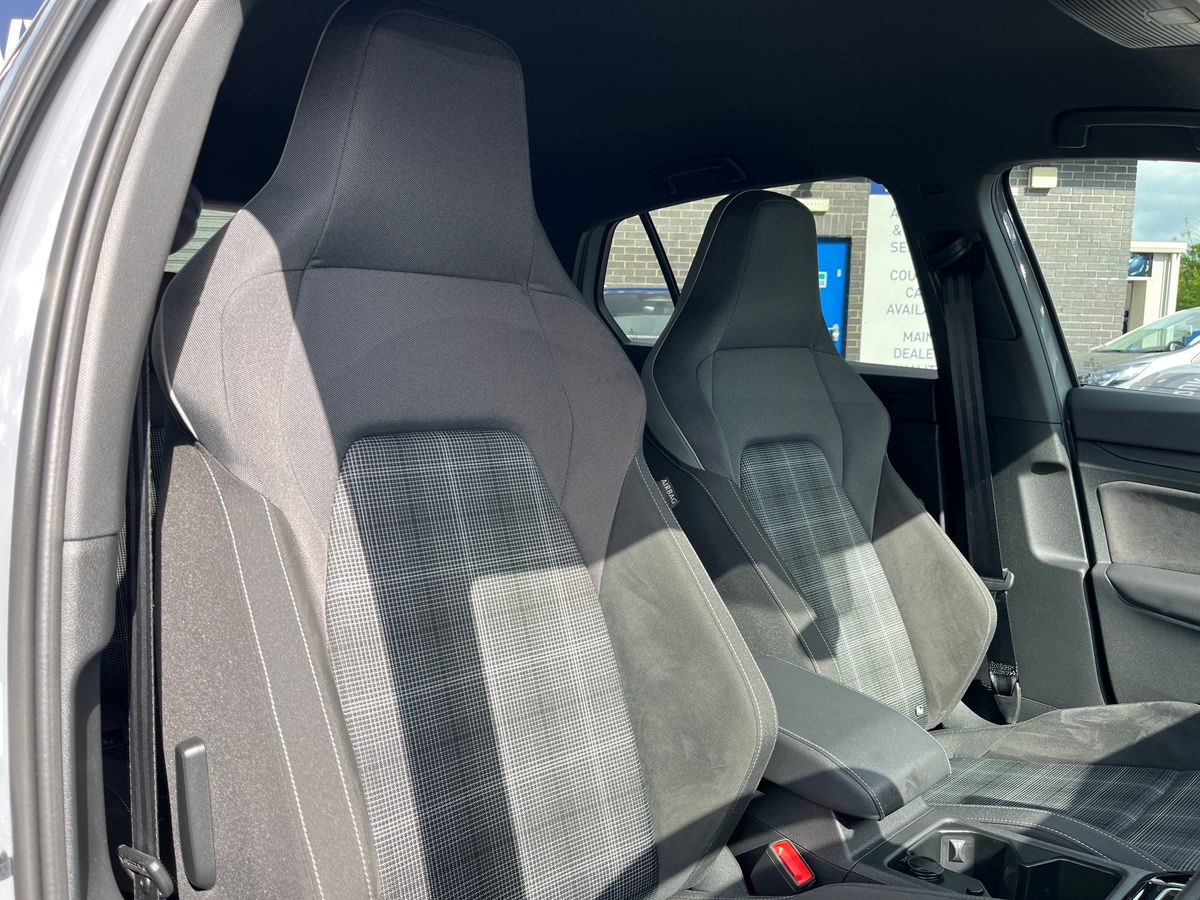 Volkswagen Golf Photo 26