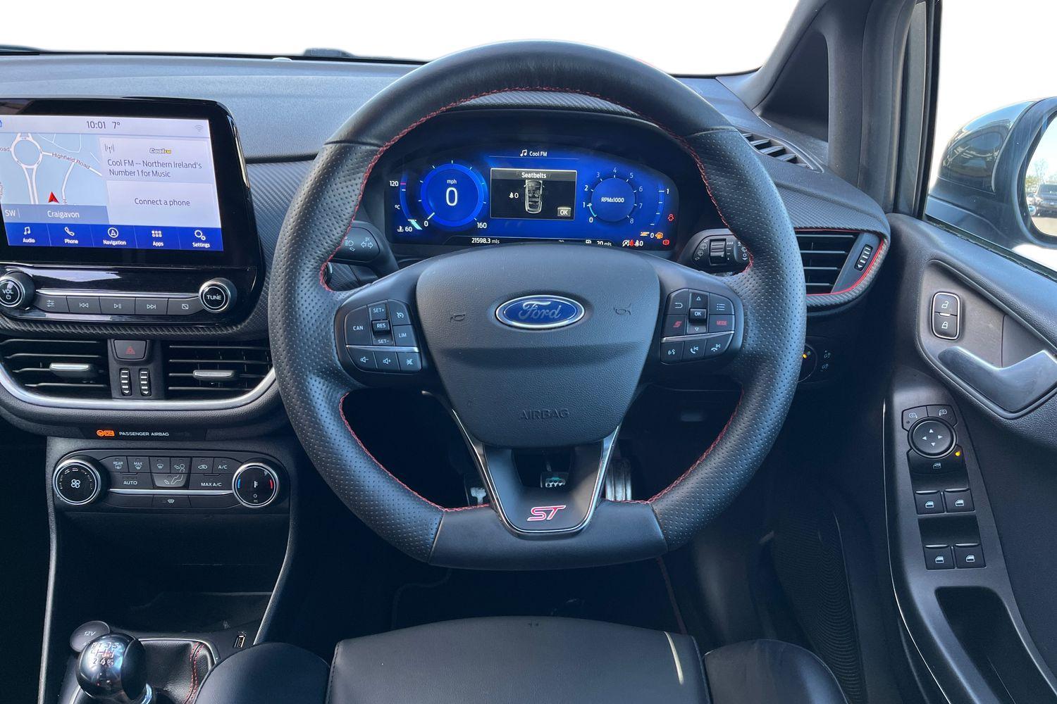 Ford FIESTA Photo 10