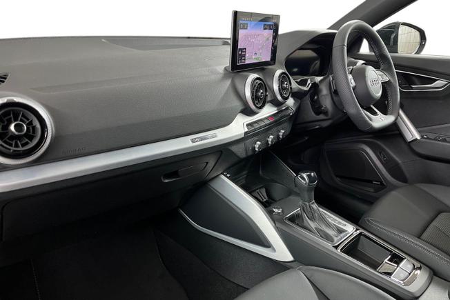 AUDI Q2 Photo 2