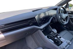 VOLKSWAGEN Touareg Photo 2