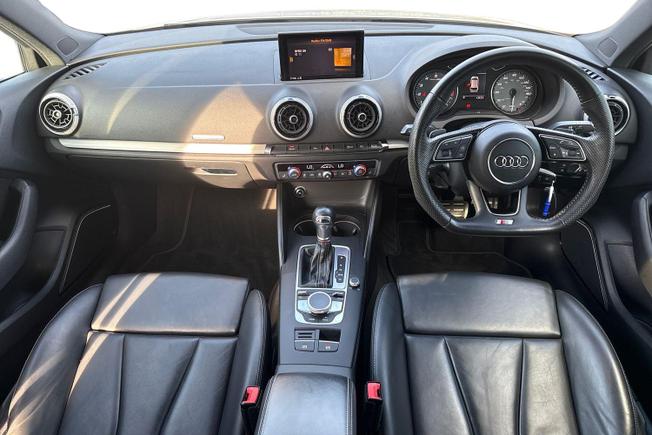 AUDI S3 Photo 10