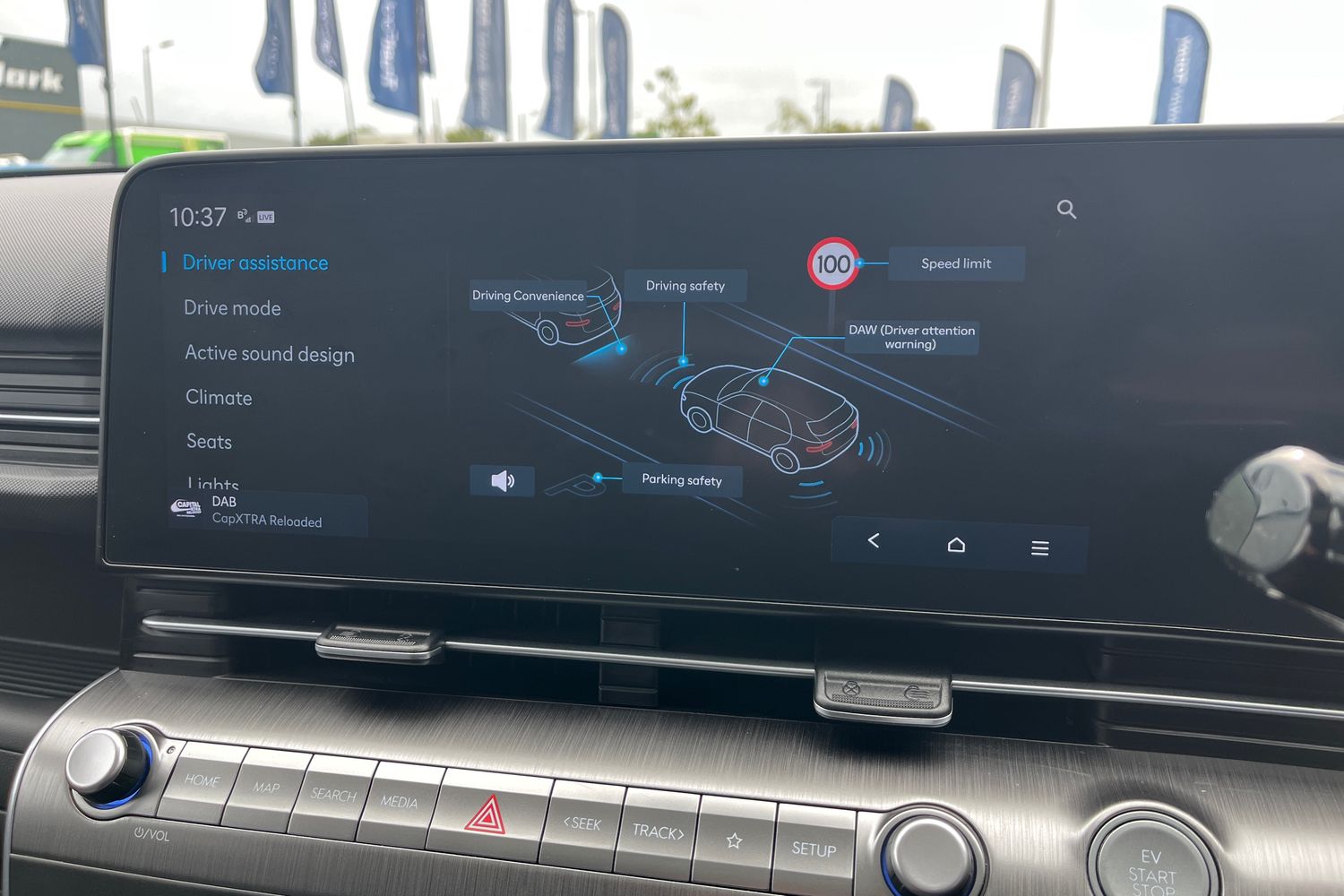 Hyundai KONA Photo 25