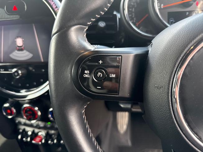 MINI Hatch Photo 16