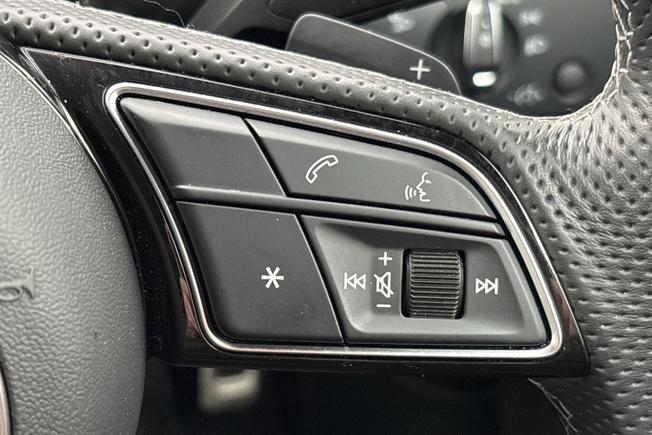 AUDI A4 Photo 17