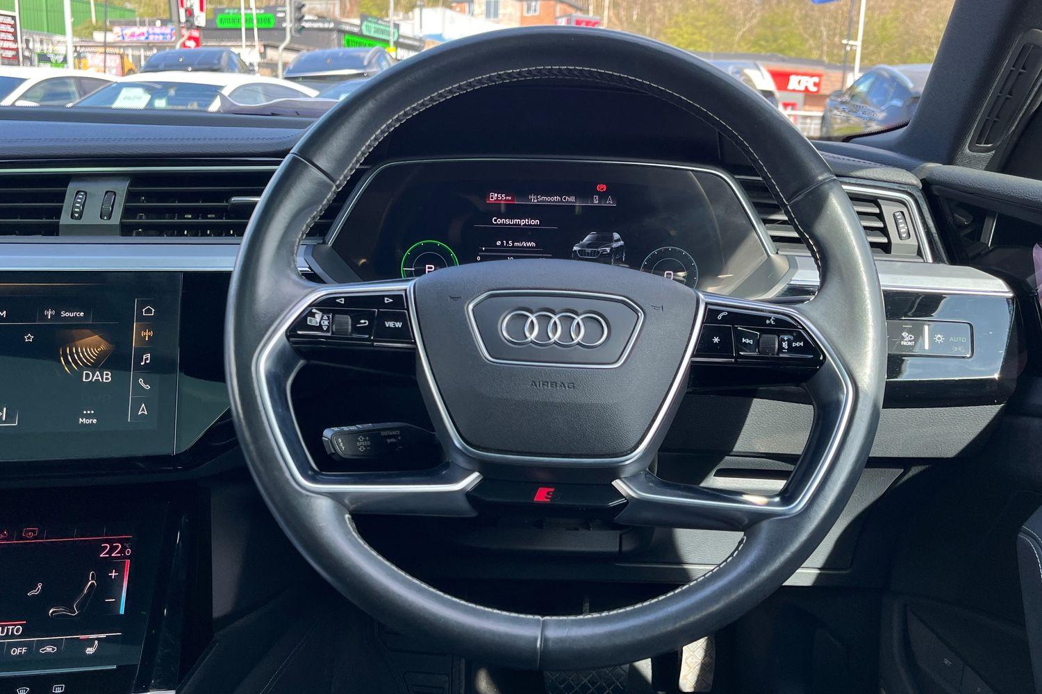 Audi e-tron Photo 11