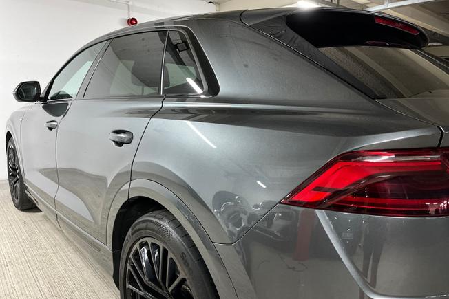 AUDI Q8 Photo 36