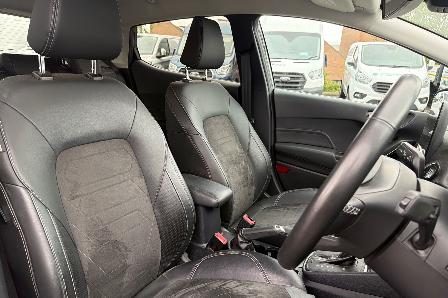 Ford FIESTA Photo 16