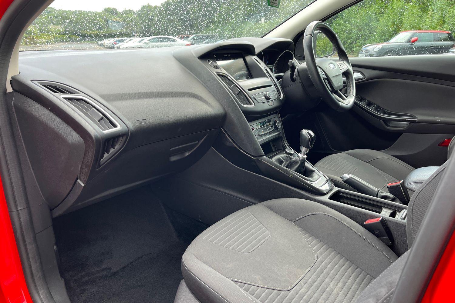 Ford FOCUS Photo 17