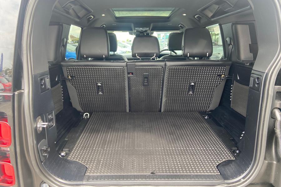 Land Rover DEFENDER Photo autoimg-9dd4d3bc7b69ee5bdd79e2c29dd163281bbde155.jpg