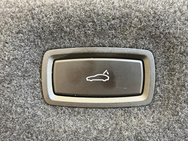 PORSCHE Taycan Photo 39