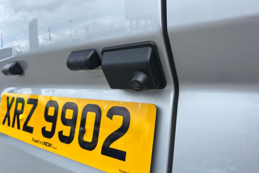 Used Ford TRANSIT CUSTOM XRZ9902 18