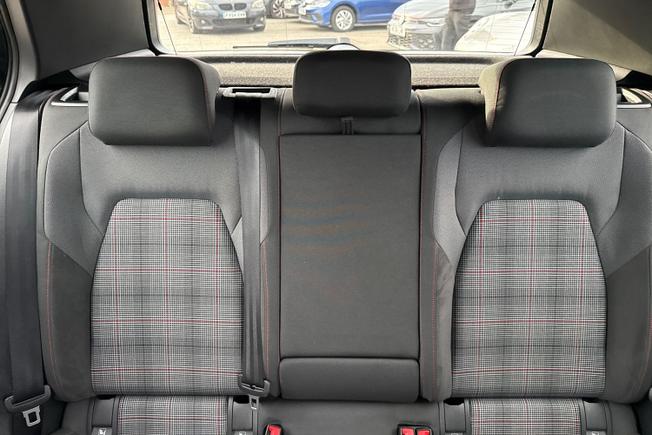 VOLKSWAGEN Golf Photo 29
