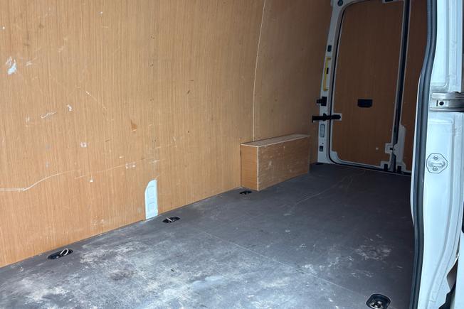 VOLKSWAGEN Crafter Photo 9