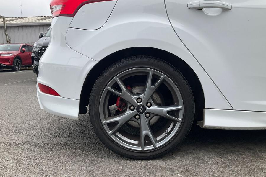 Ford FOCUS Photo autoimg-9deb8e4d04a71efef6a5f677a4177e6caccf50f9.jpg