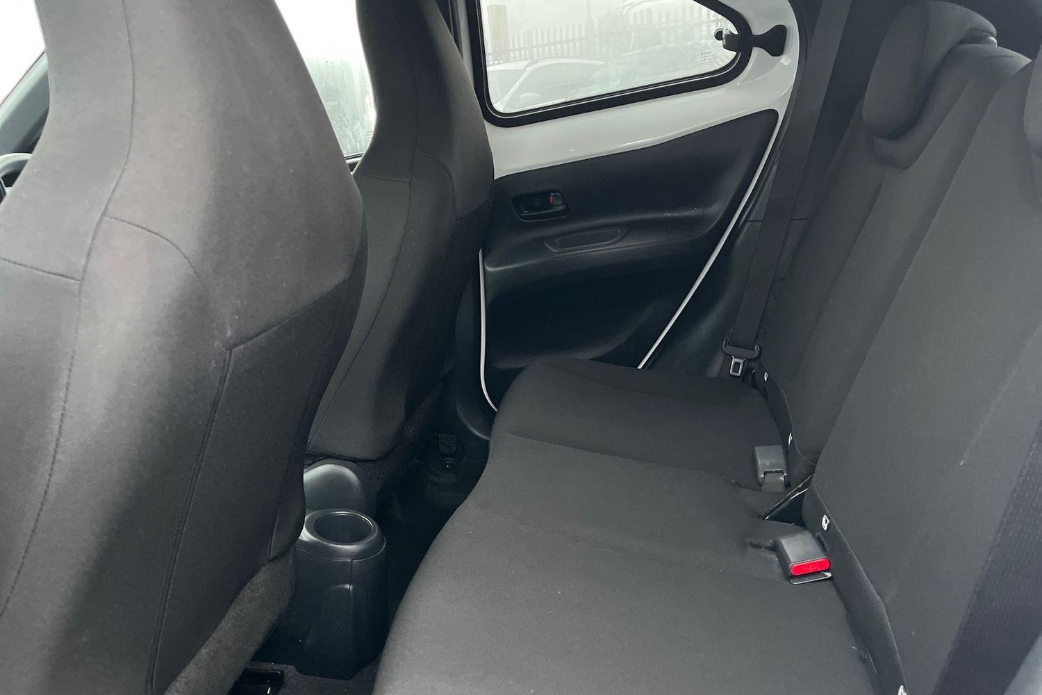 Toyota AYGO X Photo 19