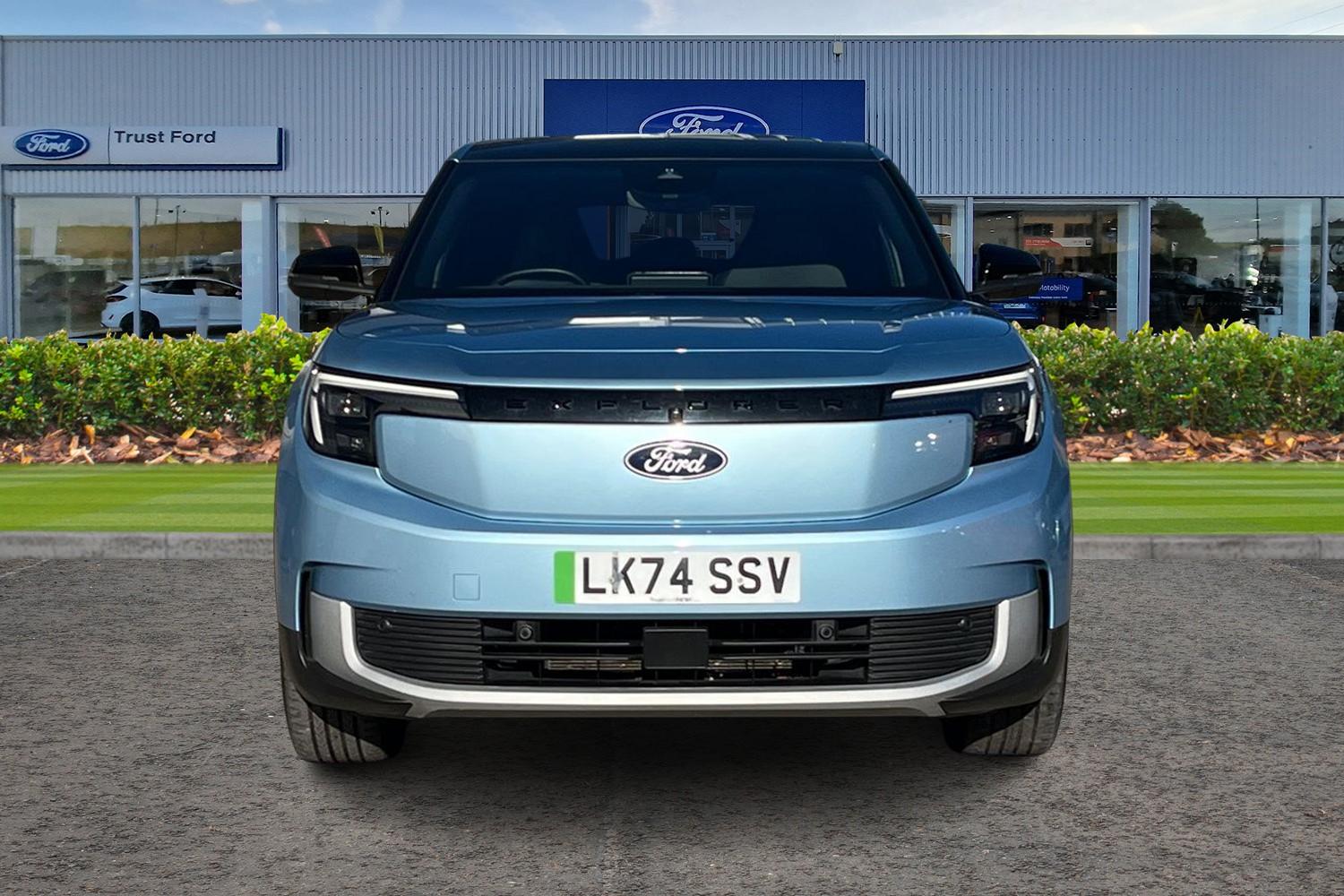 Ford Explorer Photo 5