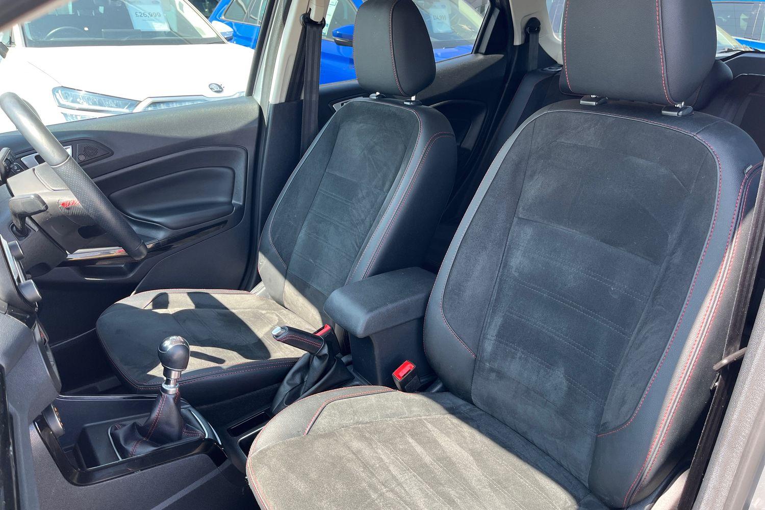 Ford ECOSPORT Photo 18