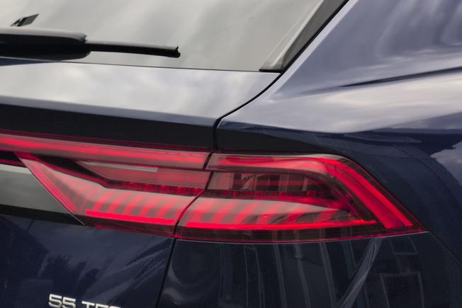 AUDI Q8 Photo 18