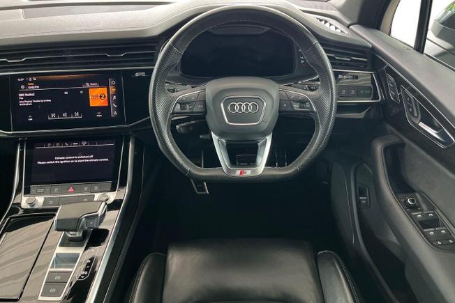AUDI Q7 Photo 11