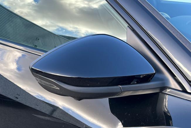 AUDI Q8 E-Tron Photo 20