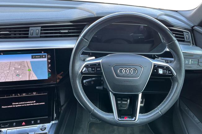 AUDI Q8 E-Tron Photo 11