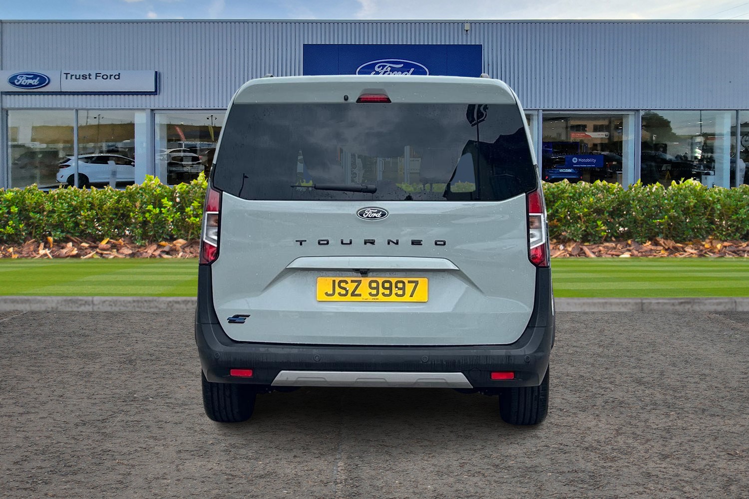 Ford E-Tourneo Courier Photo 6