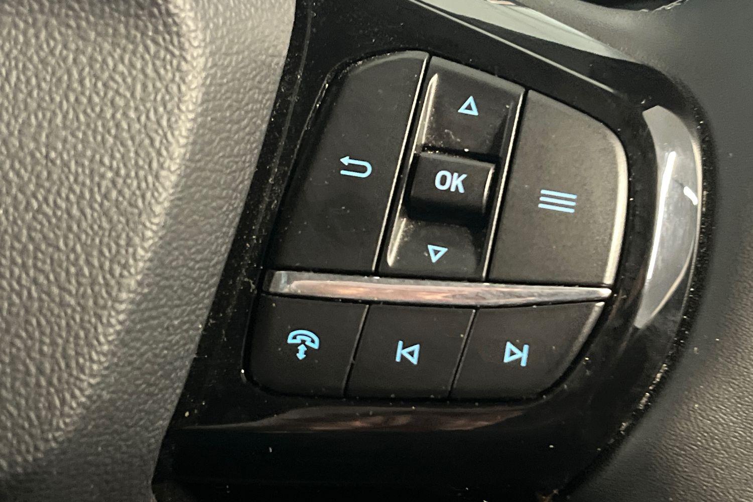 Ford E-Transit Courier Photo 23