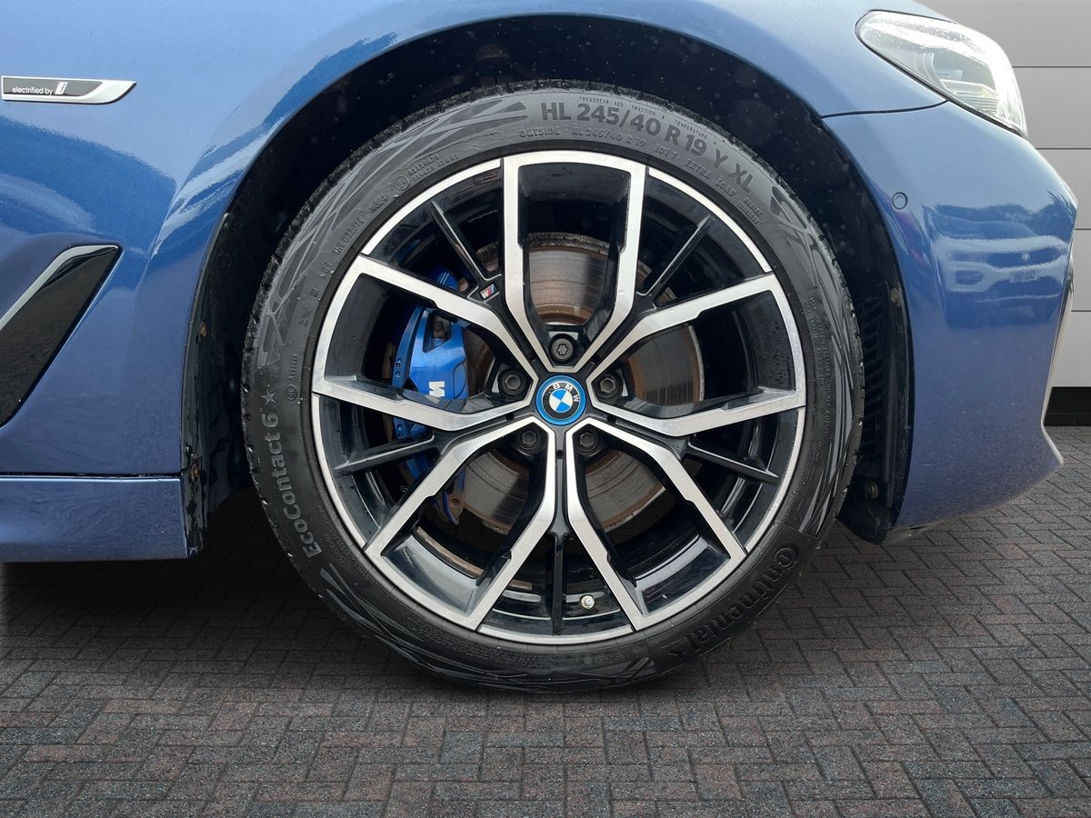 BMW 5 Series Photo 8