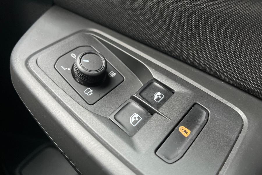 Ford Grand Tourneo Connect Photo autoimg-9e1ff9a53c0dc951dc23bd10cd926fee3e909f06.jpg