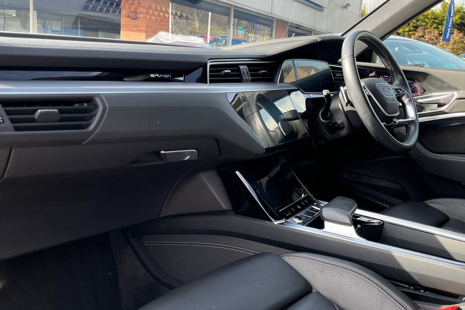 Audi e-tron Photo 17