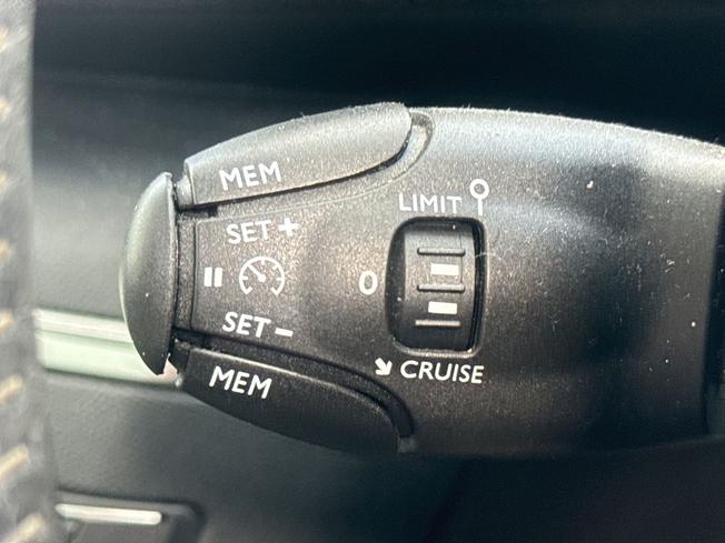 PEUGEOT 308 Photo 32