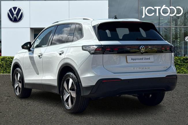 VOLKSWAGEN Tiguan Photo 3
