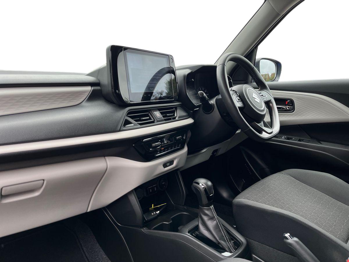 Suzuki Swift Photo 2
