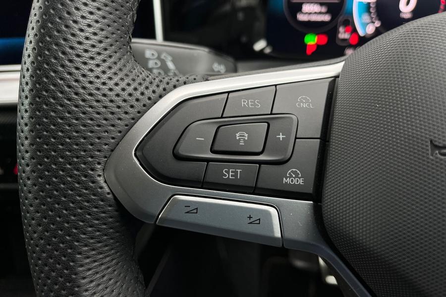 Volkswagen GOLF Photo autoimg-9e3f546daf44cf15f38d3c80da1ebc0d1af1a7fe.jpg