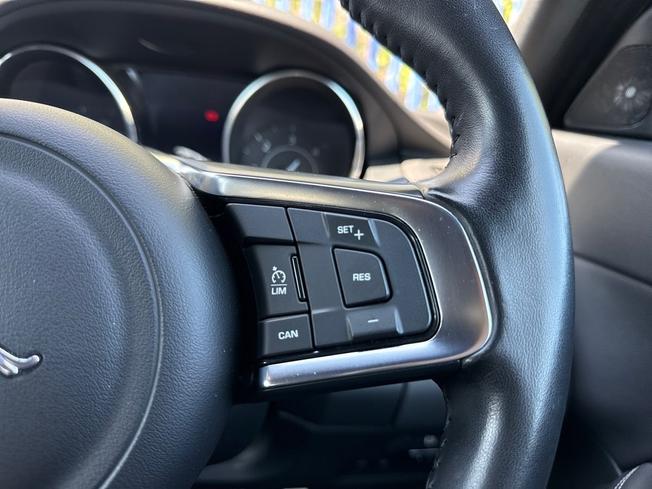 JAGUAR E-Pace Photo 17