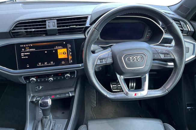AUDI Q3 Photo 12
